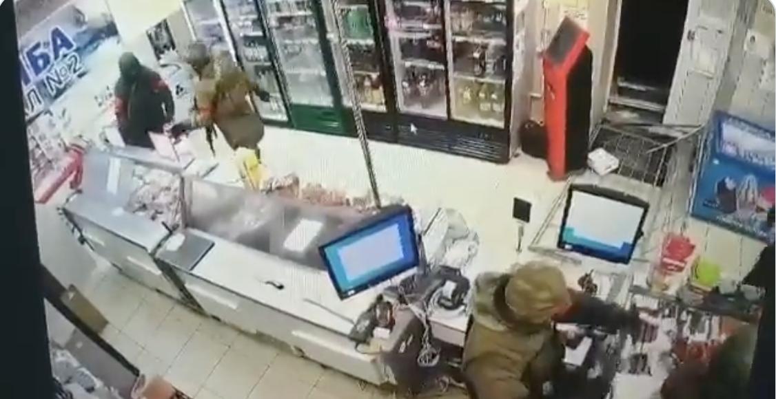 VIDEÓ: az orosz katonák bankot rabolnak és élelmiszerboltot fosztanak ki