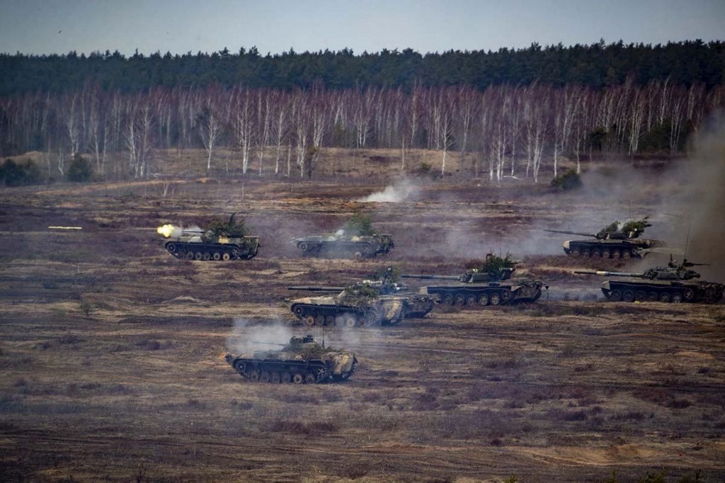 Mintegy 300 fehérorosz tank sorakozott fel az ukrán határ közelében
