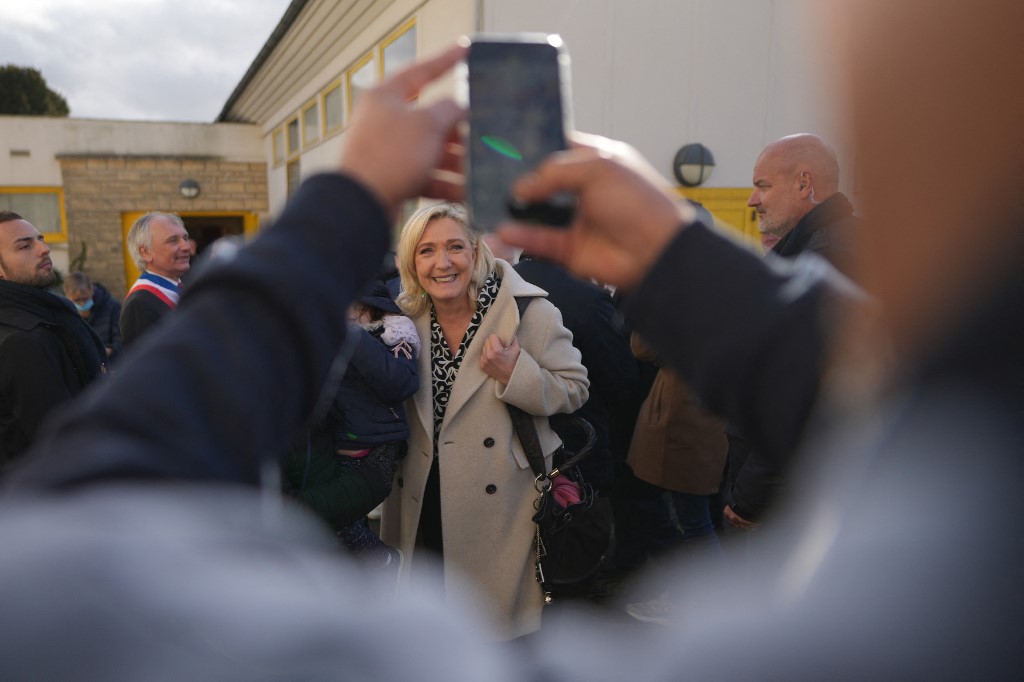 Marine Le Pen és Eric Zemmour is elegendő támogatói aláírást szerzett a hivatalos jelöltséghez