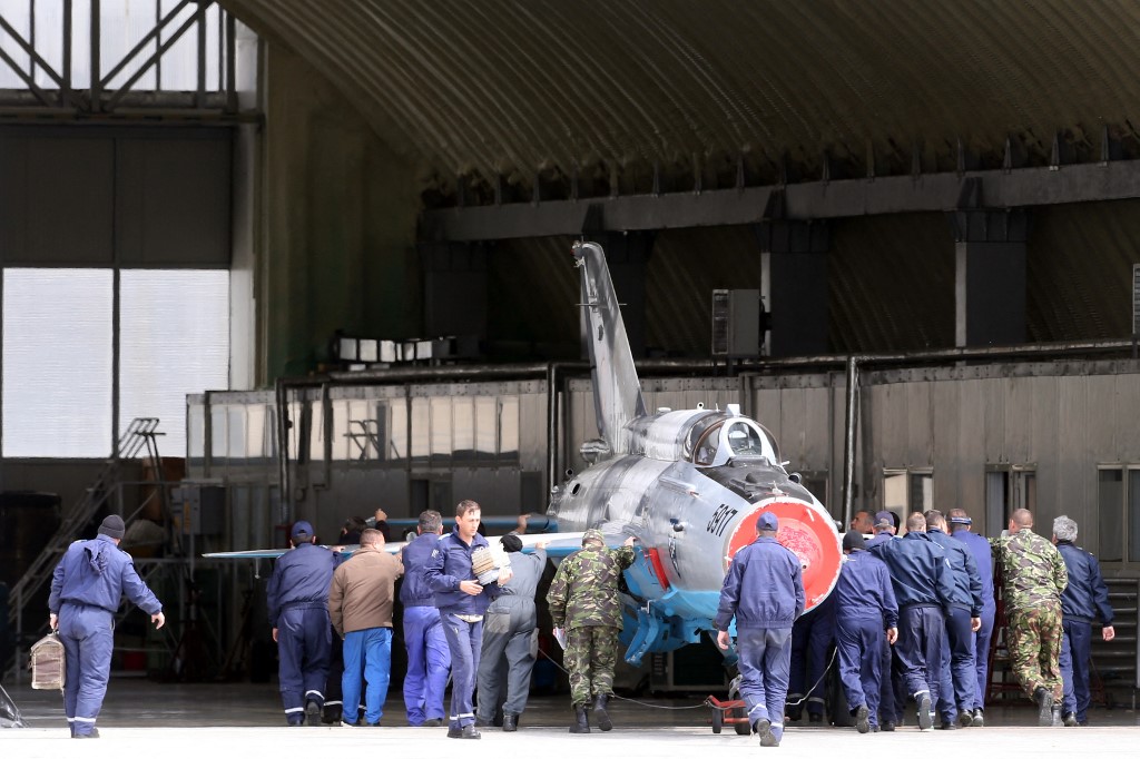 Lezuhant a román légierő egy vadászgépe, és eltűnt a keresésére küldött helikopter is