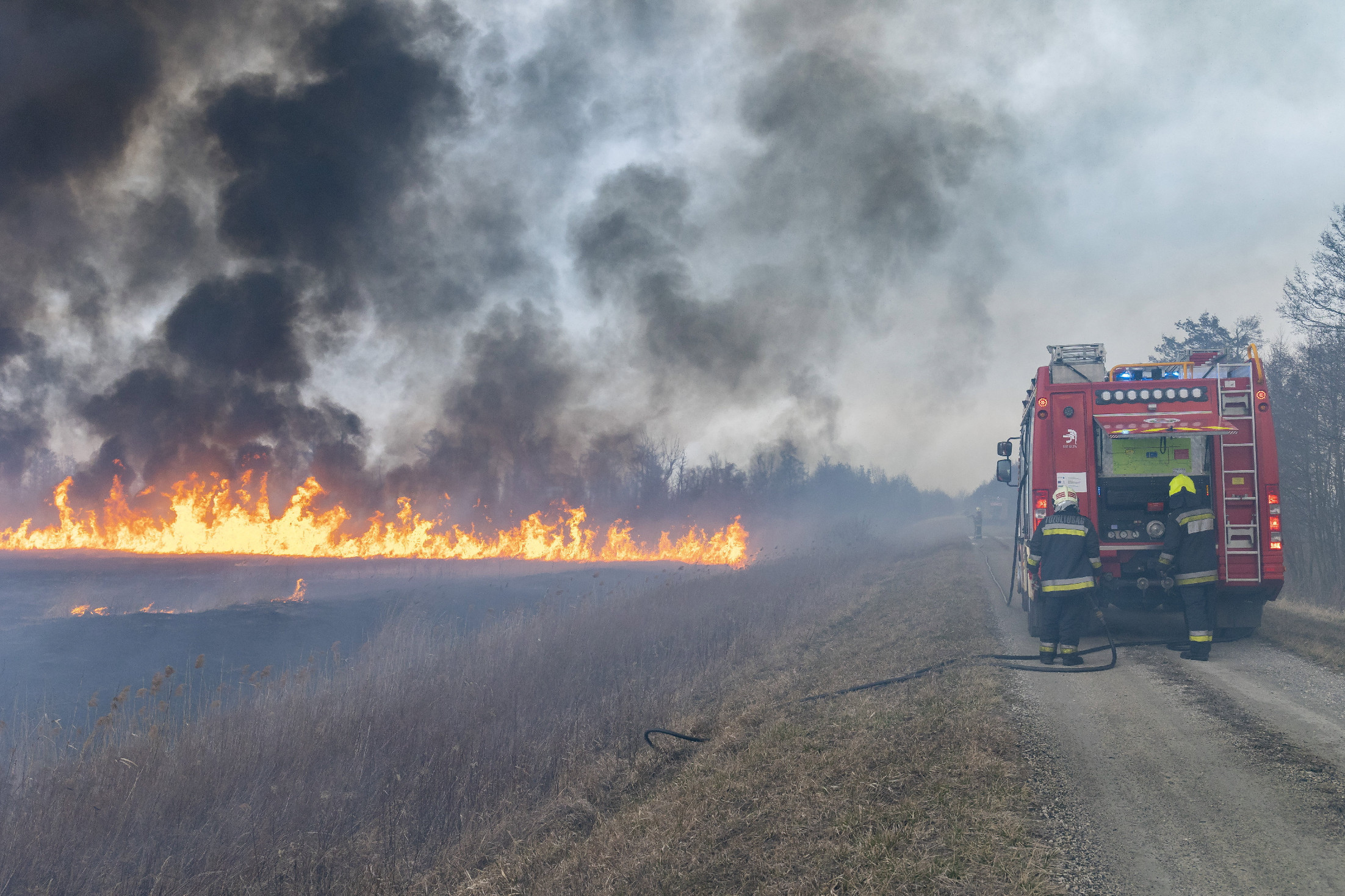 Lángokban áll a Kis-Balaton