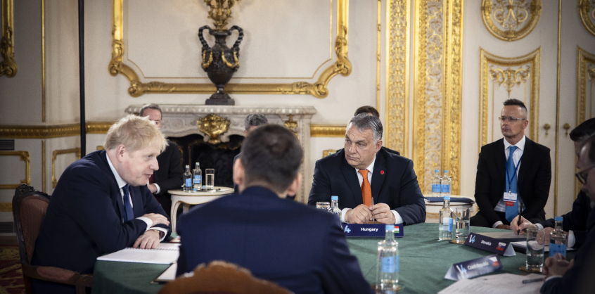 Orosz-ukrán háború – A cseh kormányfő nem ért egyet Orbánnal 