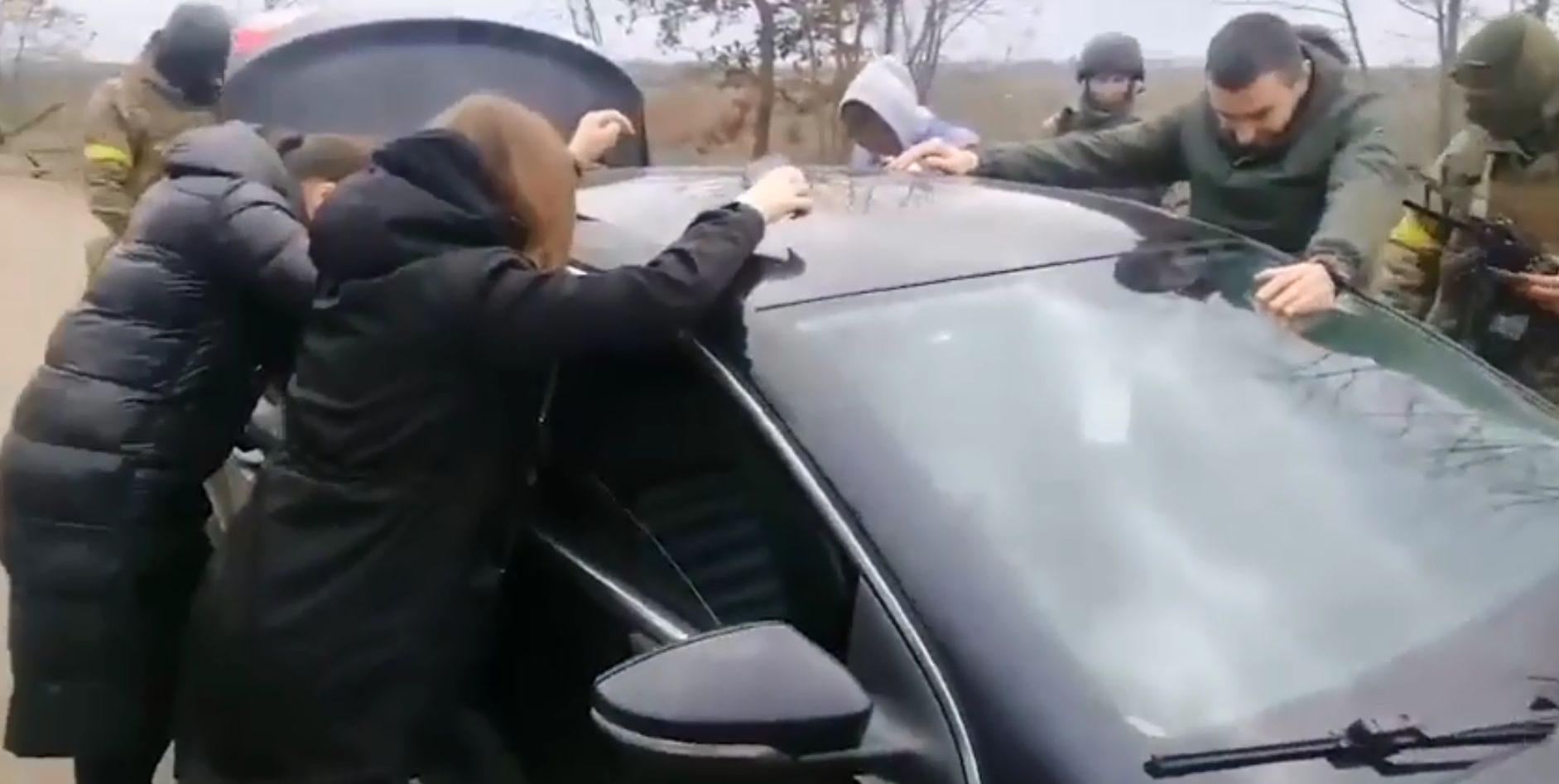 Katonai ellenőrzés Ukrajnában - váratlan fordulattal - VIDEÓ