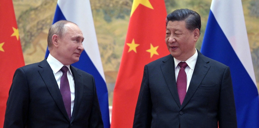 Interjúkban méltatta egymást Putyin és Hszi találkozójuk előtt