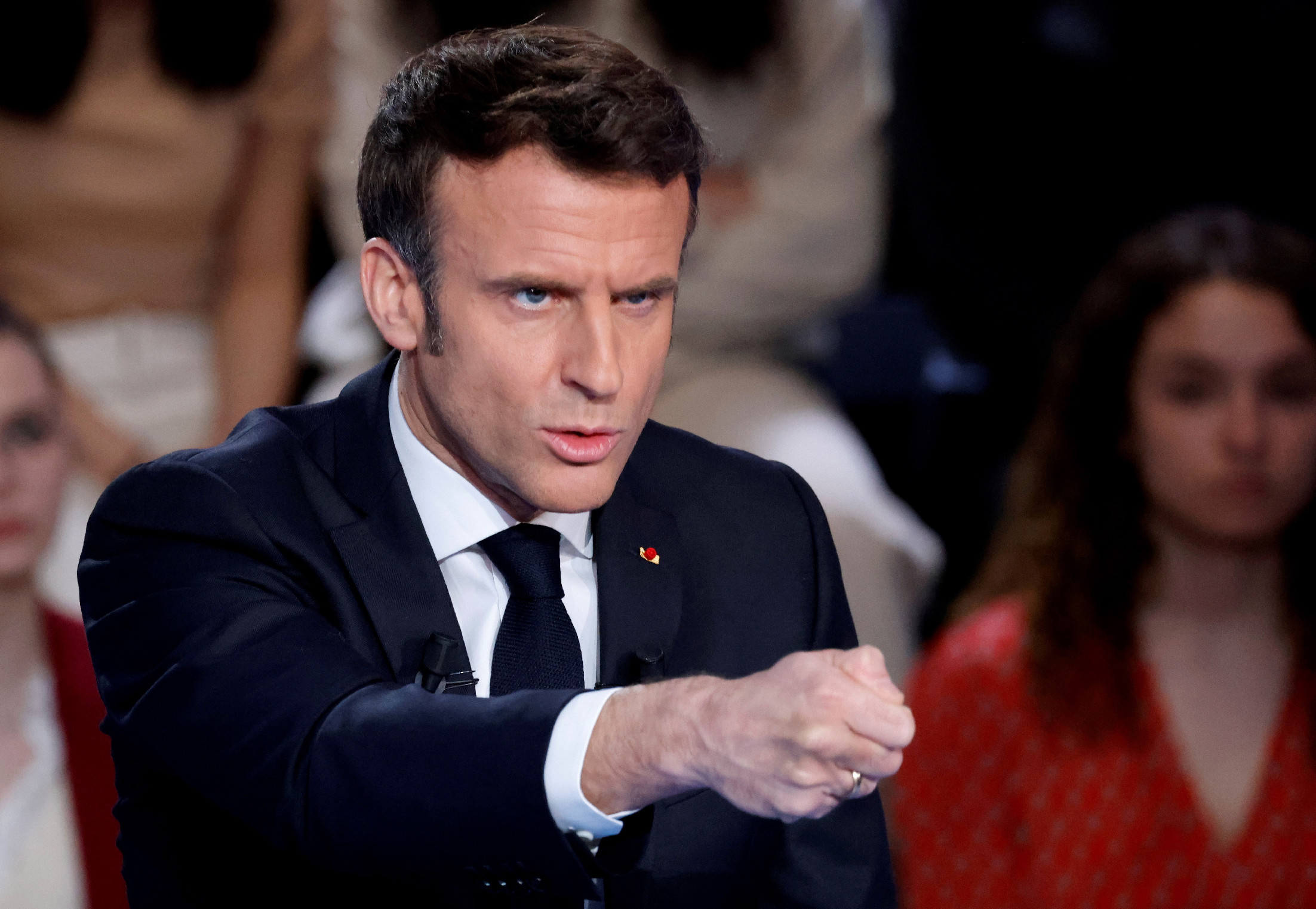 Segítséget ajánlott Macron a korábban letartóztatott orosz újságírónak