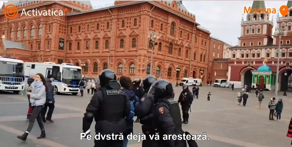 VIDEÓ! Zsinórban tartóztatják le az embereket Moszkvában, nem is akárhogyan