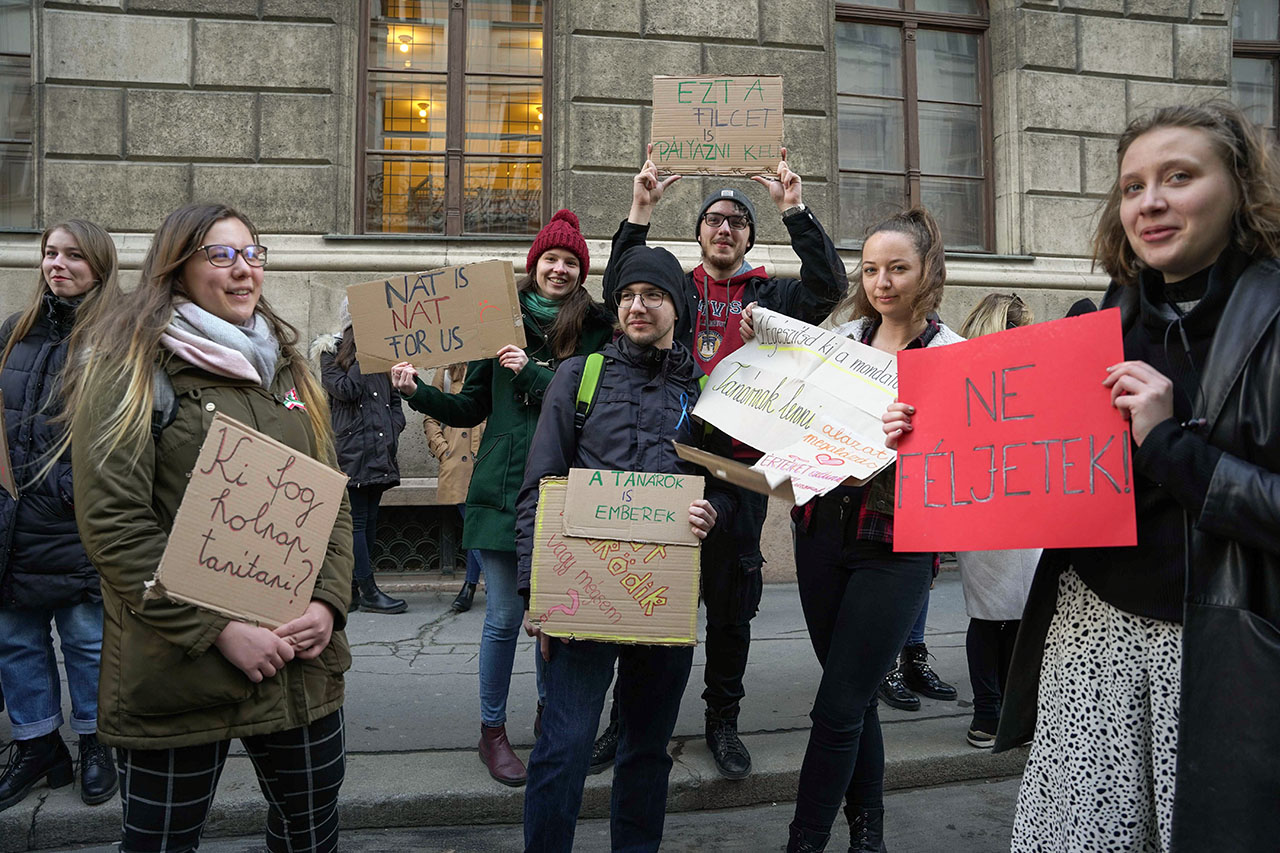 Budapest szívében demonstráltak tanáraik mellett a diákok