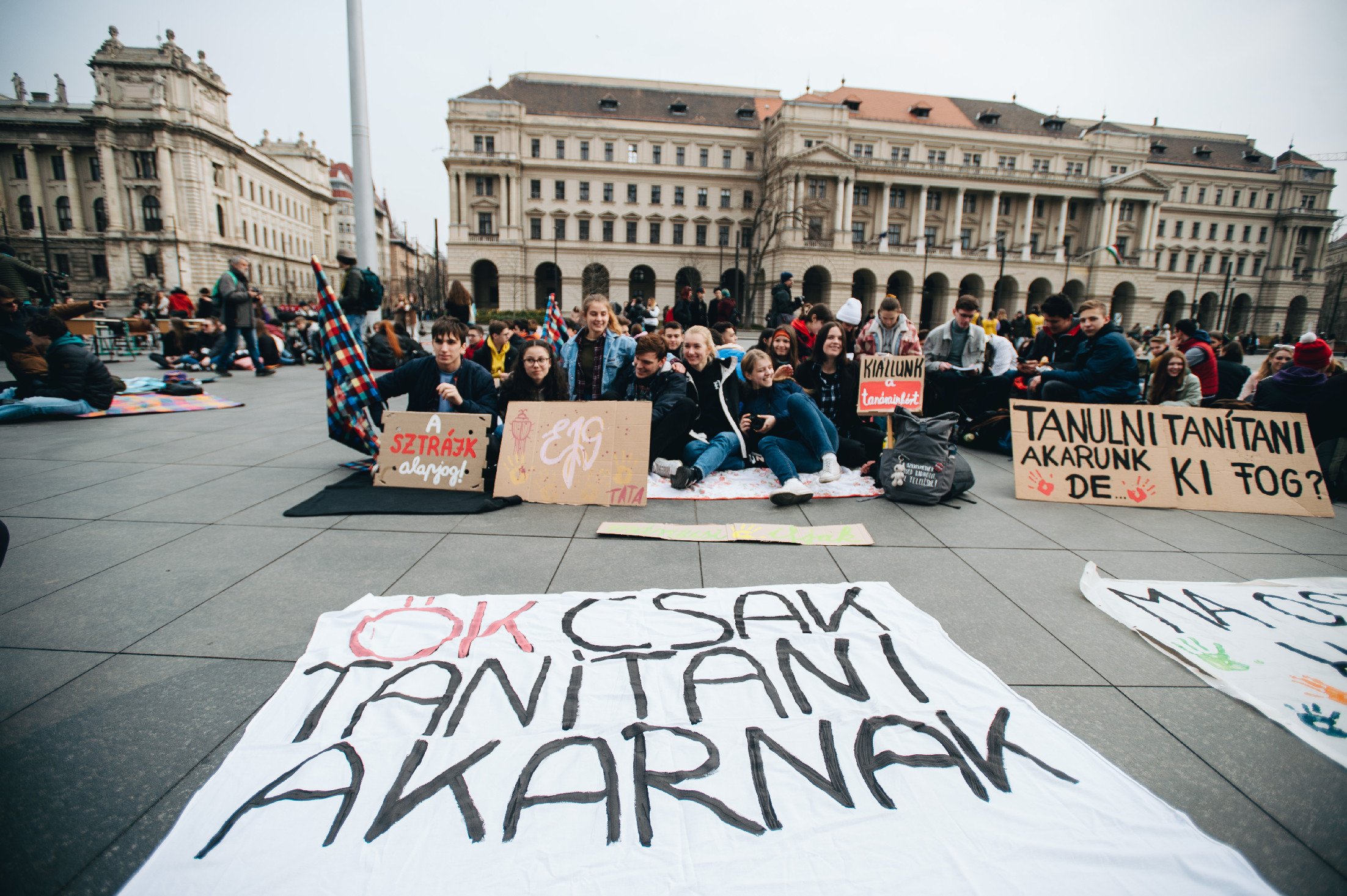 Nyílt levelet írtak a külföldön tanuló hallgatók Magyarország kormányának