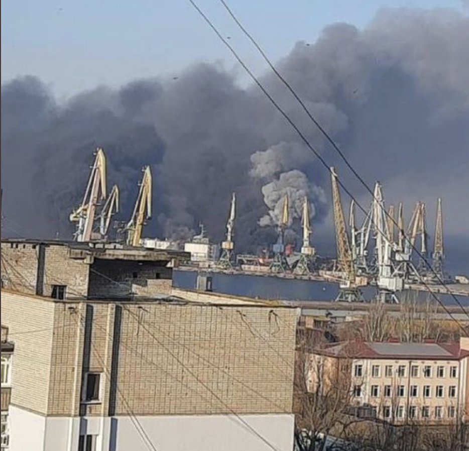 VIDEÓ – Bergyanszk kikötőjét bombázták le az oroszok 