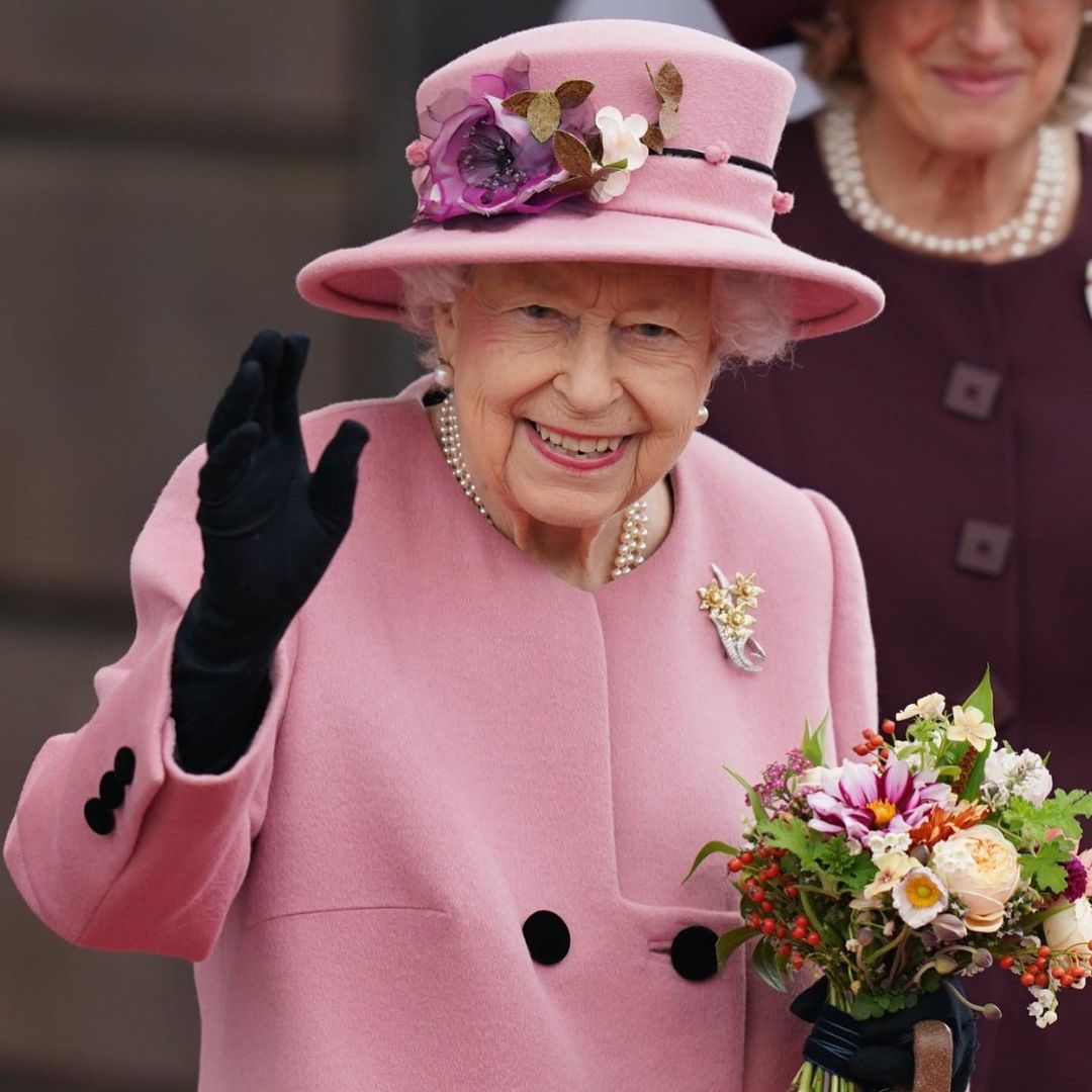 Megjelent a nyilvánosság előtt Erzsébet királynő: a fotók megmutatják, milyen állapotban van most