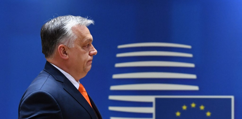 És akkor Orbán Viktor bátran elítélte azokat a szankciókat, amelyeket korábban megszavazott