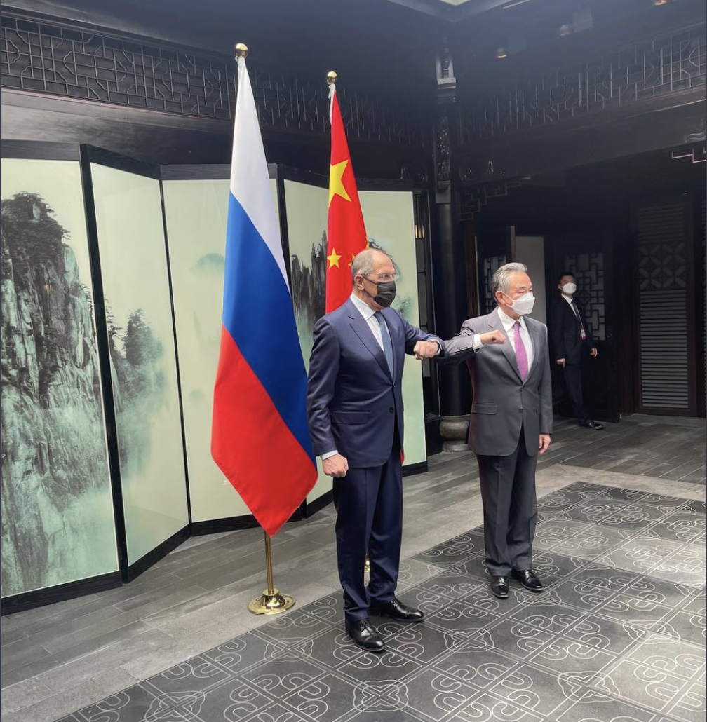 A kínai külügyminiszter orosz kollégájával találkozott 