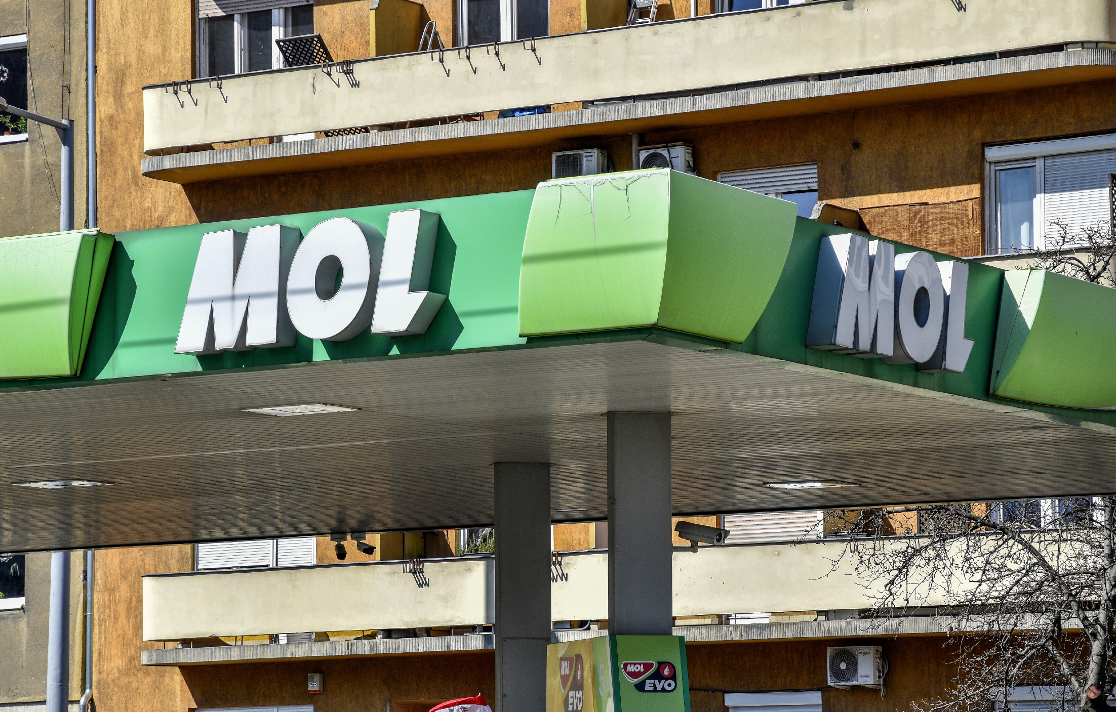 Bőven lehet fedezete a Mol-nak a benzinársapkára