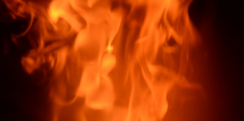 Tűz miatt házakat kellett kiüríteni Nyírbátorban