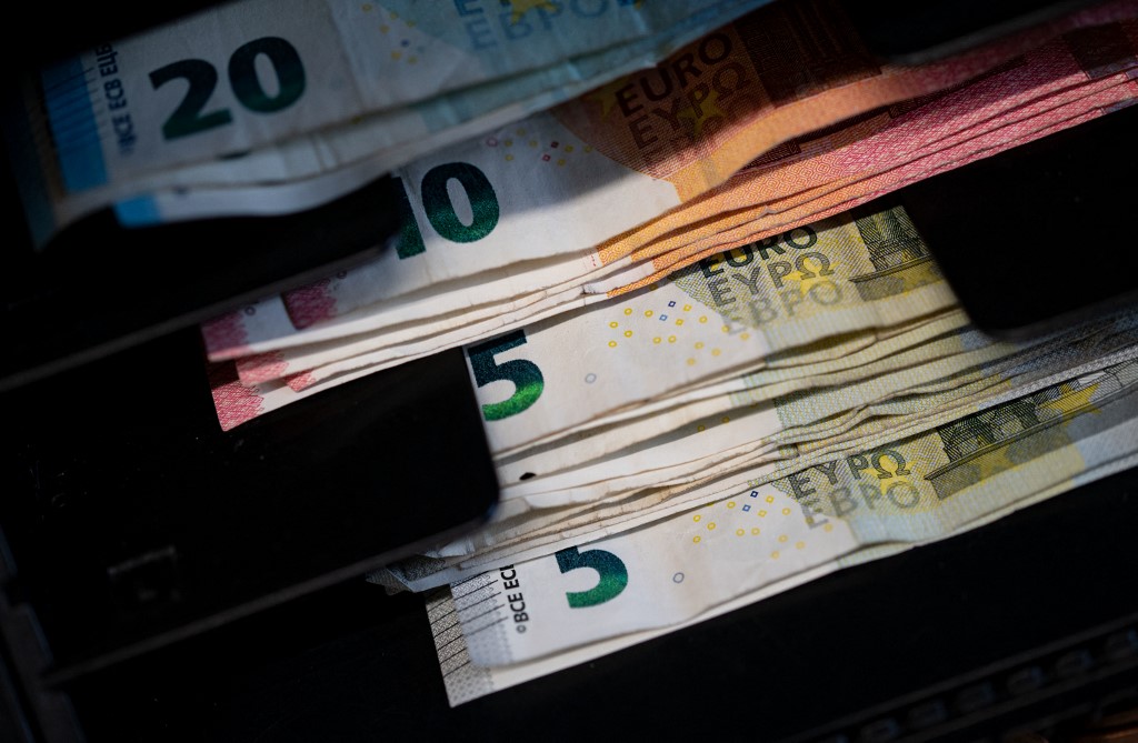 Pénzmosás, adócsalás miatt indult eljárás egy kormányzati tanácsadó cég ellen