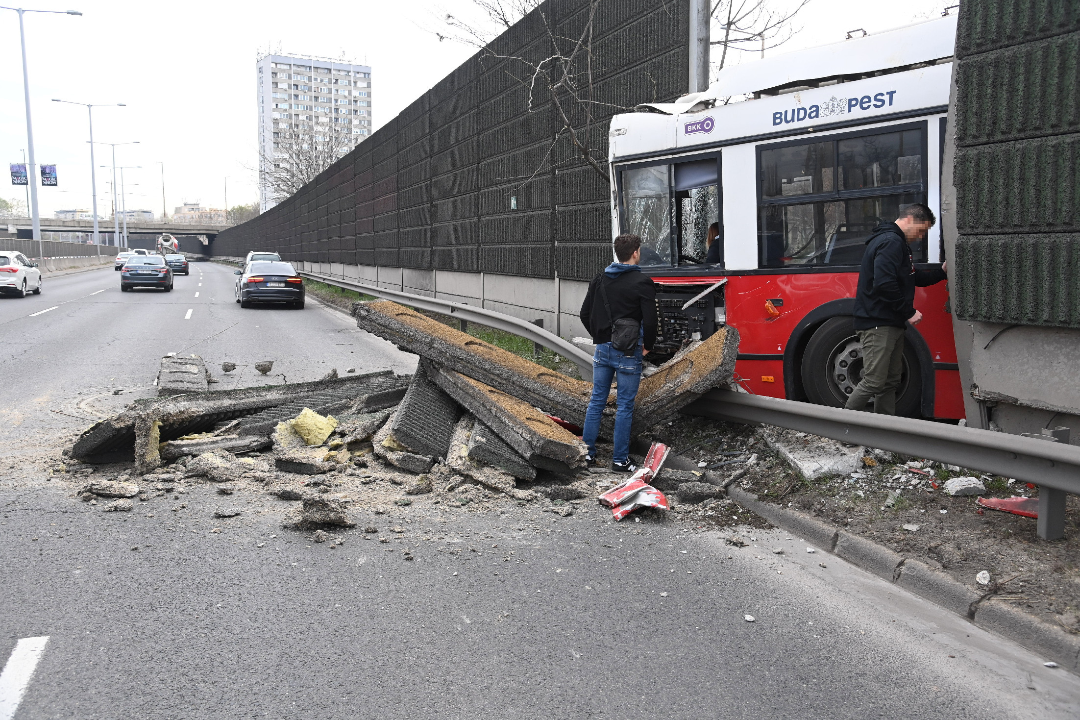 Vizsgálják a budapesti trolibusz-balesetet