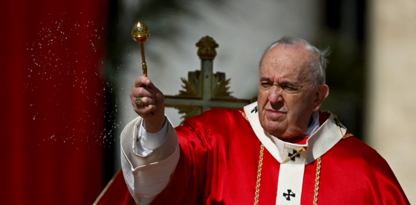 Ferenc pápa két év után visszatért a húsvéti hagyományokhoz