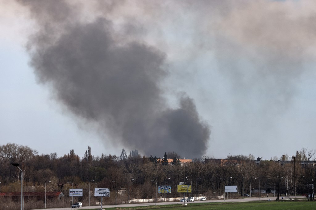 Újabb repülőteret bombáztak le az oroszok Ukrajnában