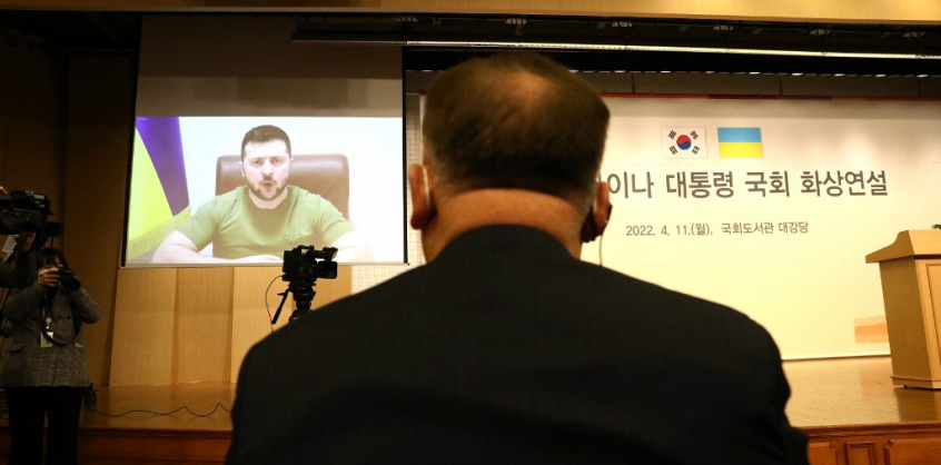 Dél-Koreától kért fegyvert Zelenszkij