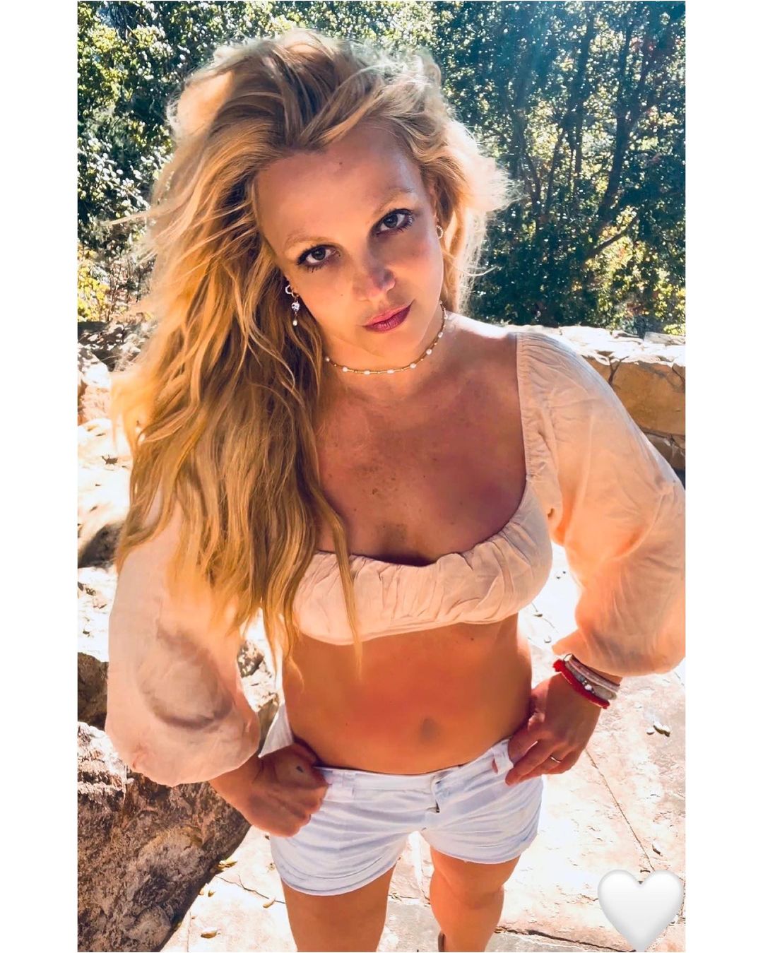 Videó: Nem fogja kitalálni Britney Spears, melyik számra mutogatja egyelőre lapos hasát
