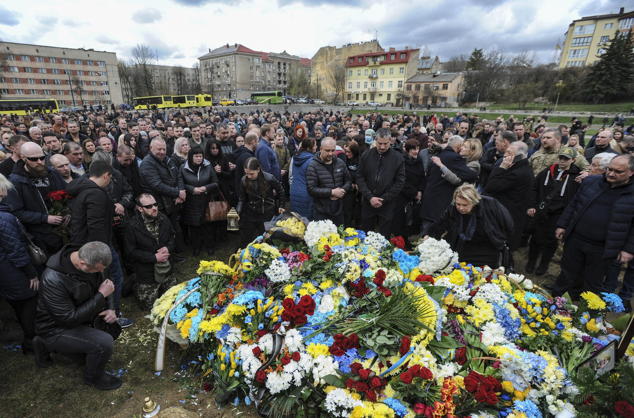 Légitámadás volt Kijevben és Lvivben, Washingtonba megy az ukrán miniszterelnök tárgyalni