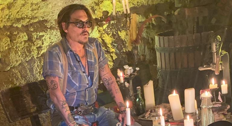 Johnny Depp exe szerint a színész a saját ujját vágta le 