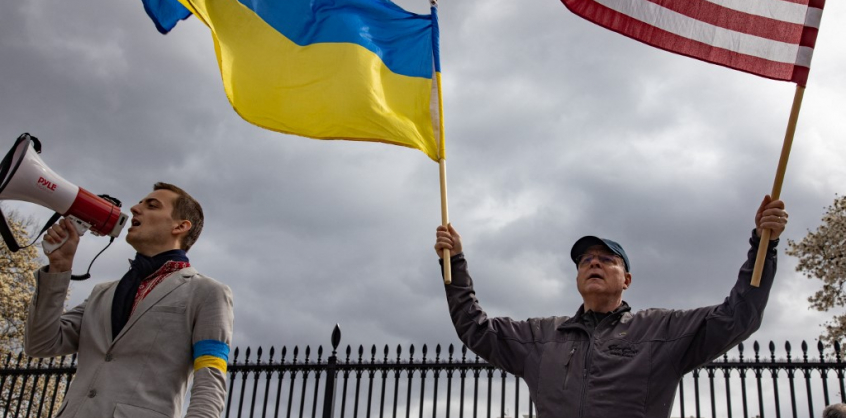 Félmilliárd dolláros támogatást ígér Biden Ukrajnának