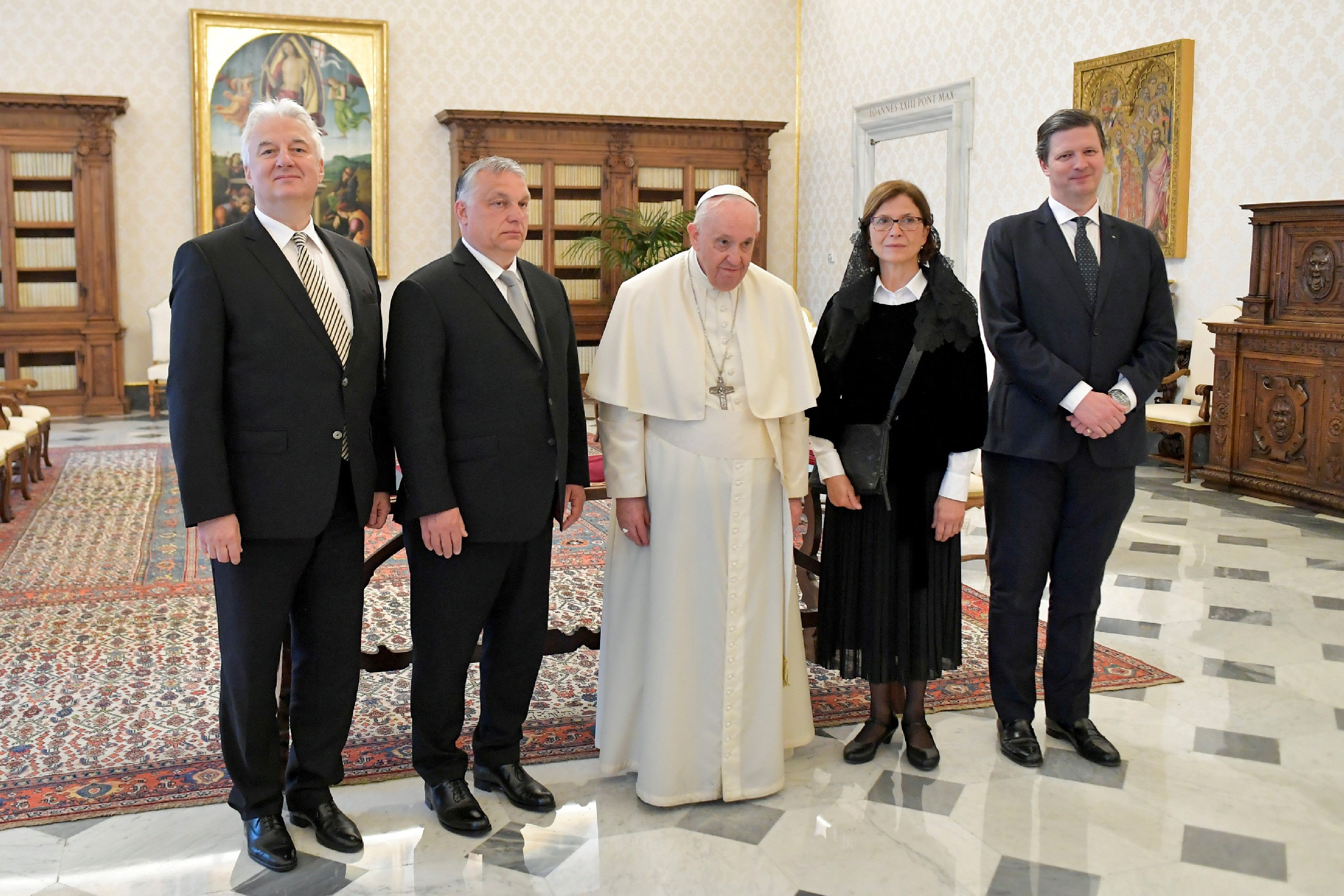 Nem egyedül ment Orbán Viktor a Vatikánba