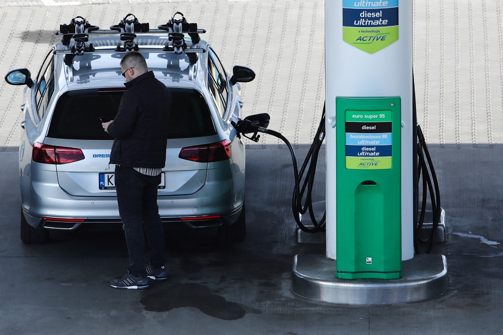 Ötven kis benzinkút beperli a magyar államot