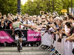 Történelmi siker a Giro d'Italia kerékpárversenyen 