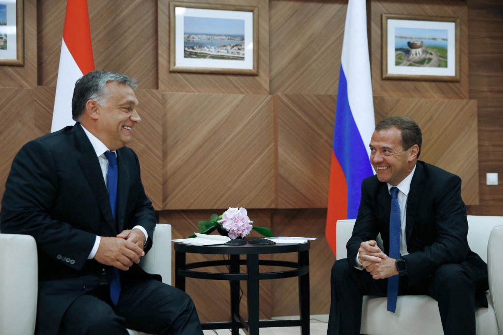 Medvegyev megdícsérte Orbán Viktort