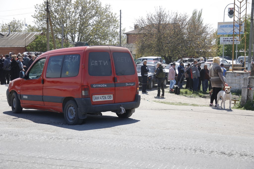 Minden nőt, gyereket és idős embert kimentettek a mariupoli acélműből