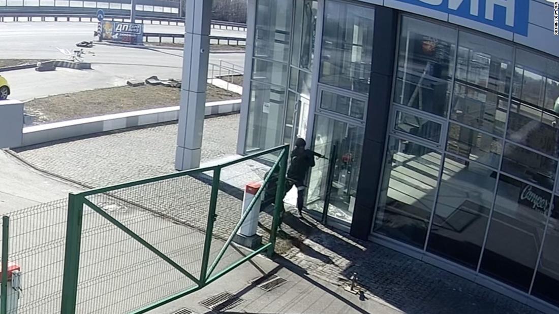 Exkluzív videó került elő az orosz katonák gyilkosságairól