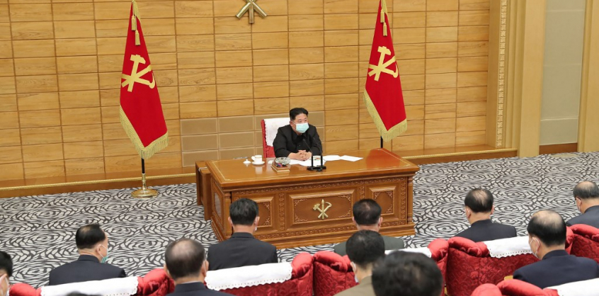 Rendhagyó konferenciát tartott Kim Dzsongun 