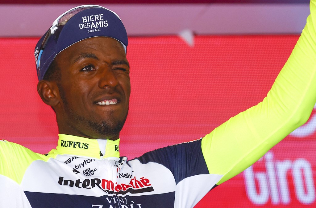 Pezsgővel szemen lőtte magát a Giro legutóbbi szakaszának nyertese