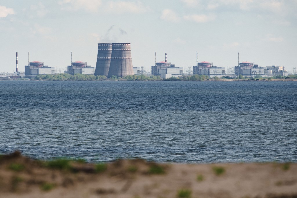 Az oroszok szerint az ukránok lövik a zaporizzsjai atomerőmű környékét