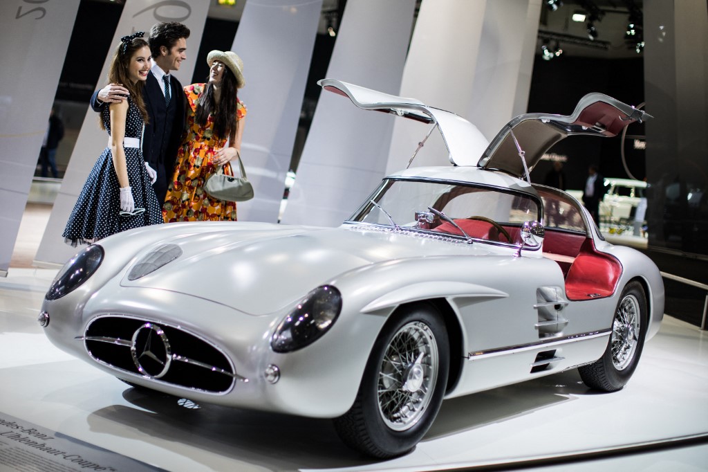 A Mercedes letaszította trónjáról a világ legdrágábban eladott Ferrariját