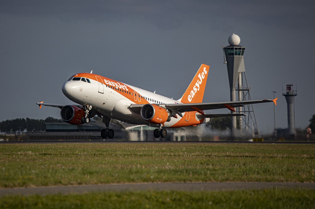 200 járatát törölte az EasyJet