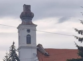 Fotó – Templomtornyot tört le a 90 km/h-ás szél Csokonyavisontán