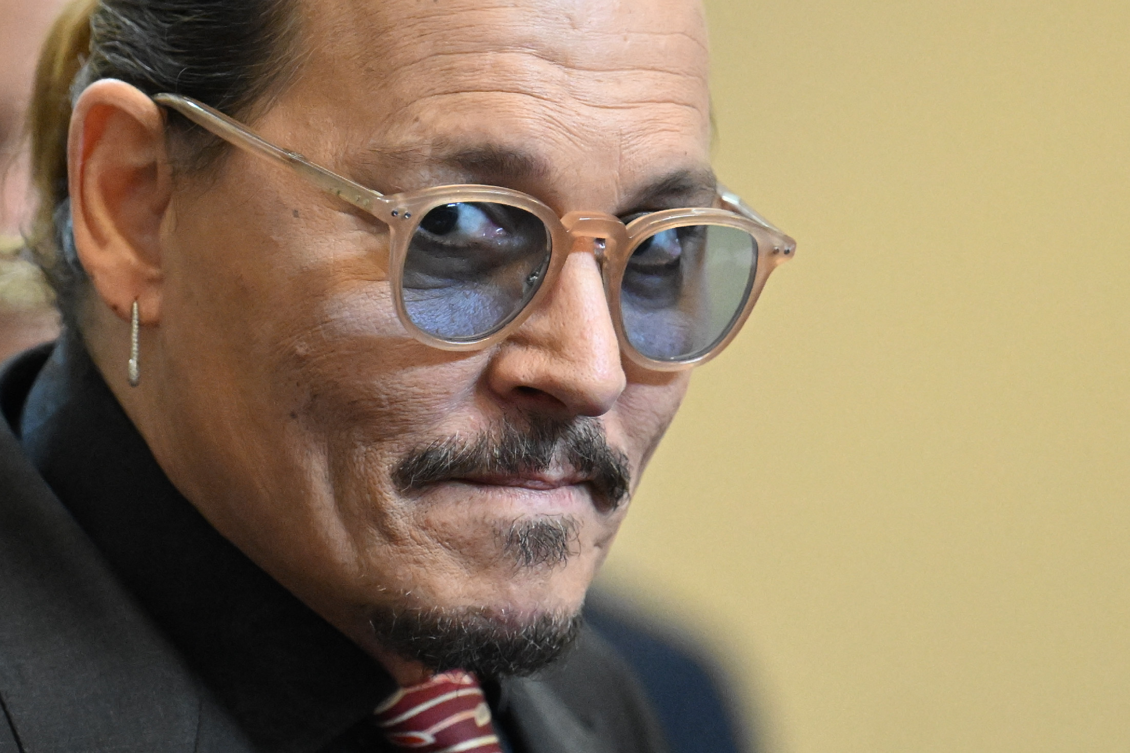 Videó: Itt járt Johnny Depp az ítélethirdetés előtt 