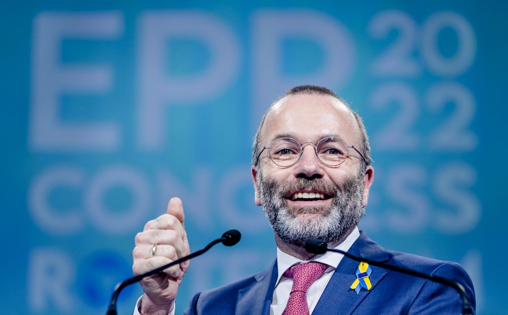 Manfred Weber szerint nem szabad megalkudni Magyarországgal
