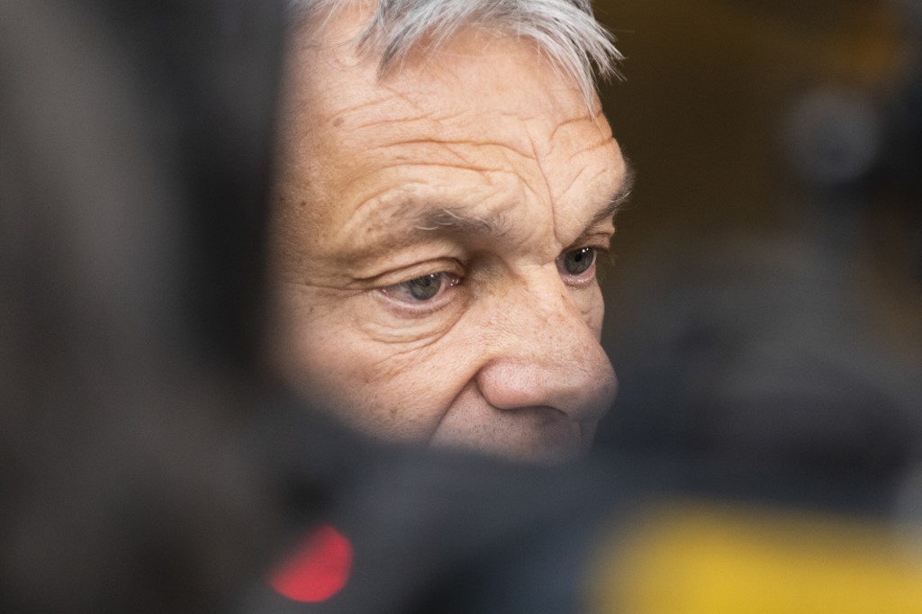 Orbán csak a béreket engedi kifizettetni a kormány alá tartozó szerveknek október végéig