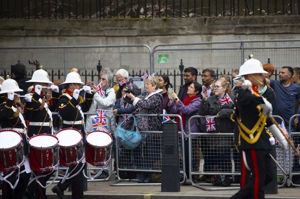 Hatalmas bulit tartanak a britek a királynőjük tiszteletére 