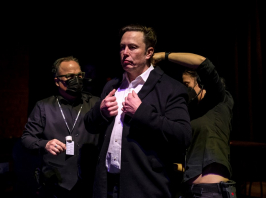 Mémcsata tört ki Elon Musk és a kijevi vezetés között