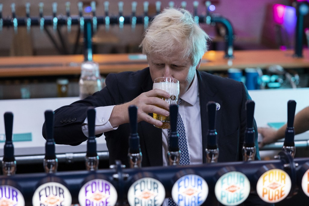 Boris Johnson megnyerte a bizalmi szavazást, de nem lehet boldog