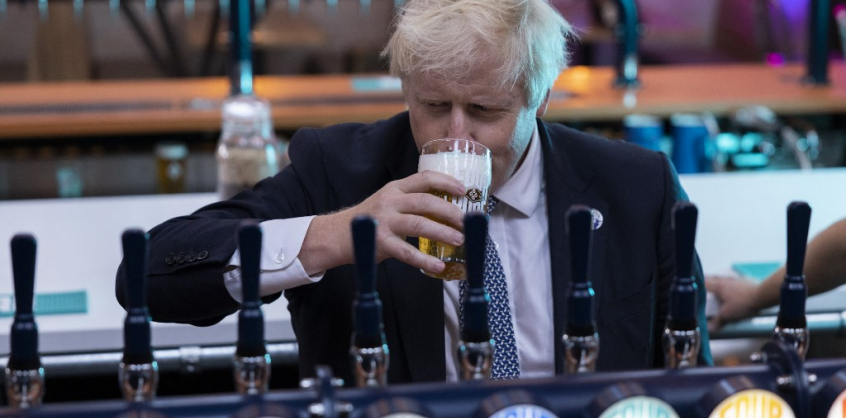 Boris Johnson megnyerte a bizalmi szavazást, de nem lehet boldog