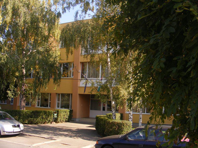 Kiskorú veszélyeztetése miatt függesztettek fel egy általános iskolai tanárt