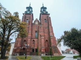 Aggasztóan növekszik a katolikus egyház elleni bűncselekmények száma Lengyelországban