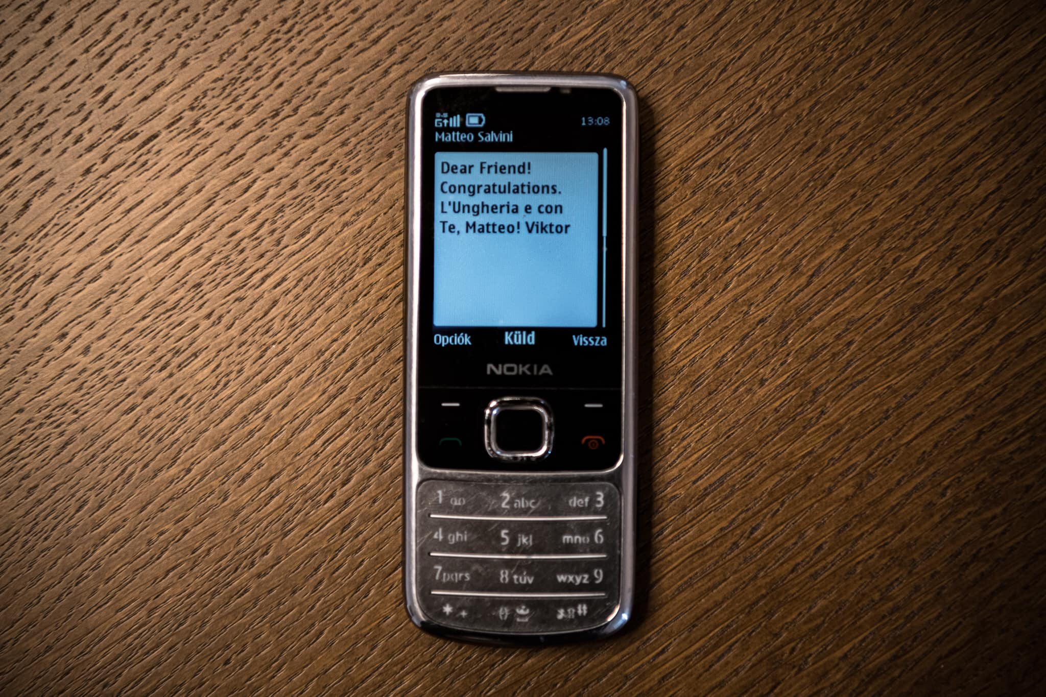 Már nem menő az SMS-ezés