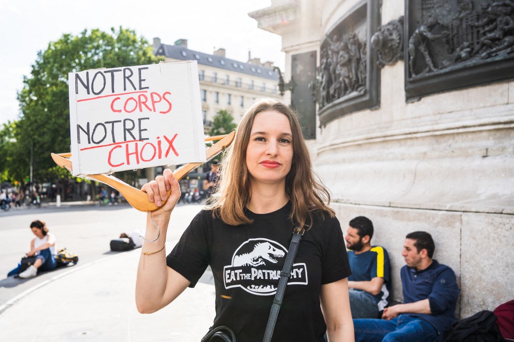 Franciaország nem kockáztat, alkotmányba foglalják az abortuszhoz való jogot